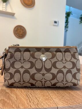 Vintage Coach Peyton Dream C Large Wristlet